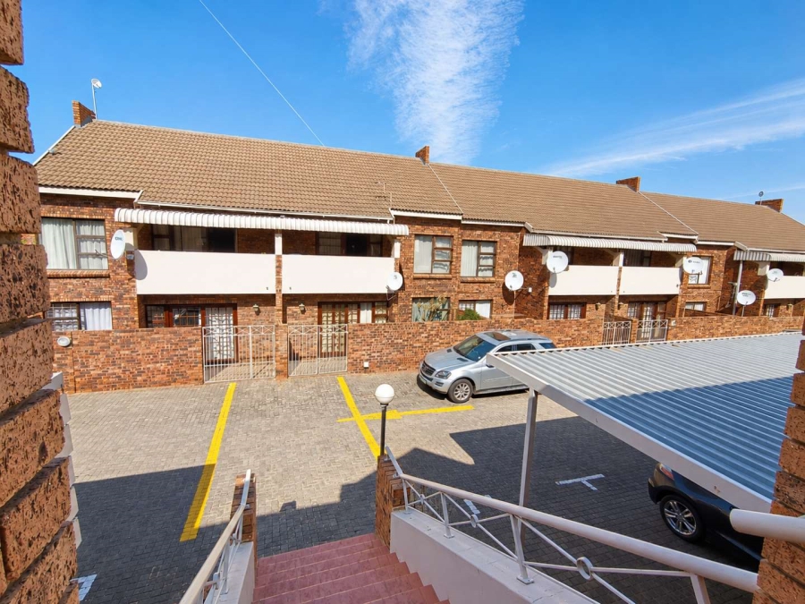 2 Bedroom Property for Sale in Langenhovenpark Free State
